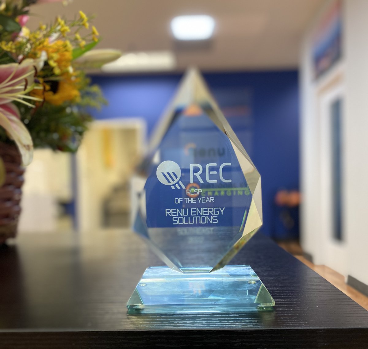 solarcarolinas's tweet photo. Thrilled to bring back the award for REC Certified Solar Professional for the Southeast! This is a huge group effort and especially shout out to the install team for making it happen! 🙌
#renu #REC #smartreliablesolar #solarprofessionals #installteam https://t.co/fjfxSvFWQs