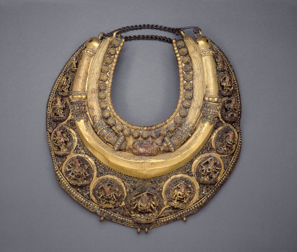 UpshiftsFi's tweet photo. Thousands of Nepali devotees visited the temple of Goddess #Taleju  today on the occasion of #Nawami, while her necklace, which was stolen 45 years ago, continues to be displayed at @artinstitutechi. Wonder when Nepalese can see Taleju with her necklace again.
@NHRCampaign https://t.co/JGS3PpW6yB
