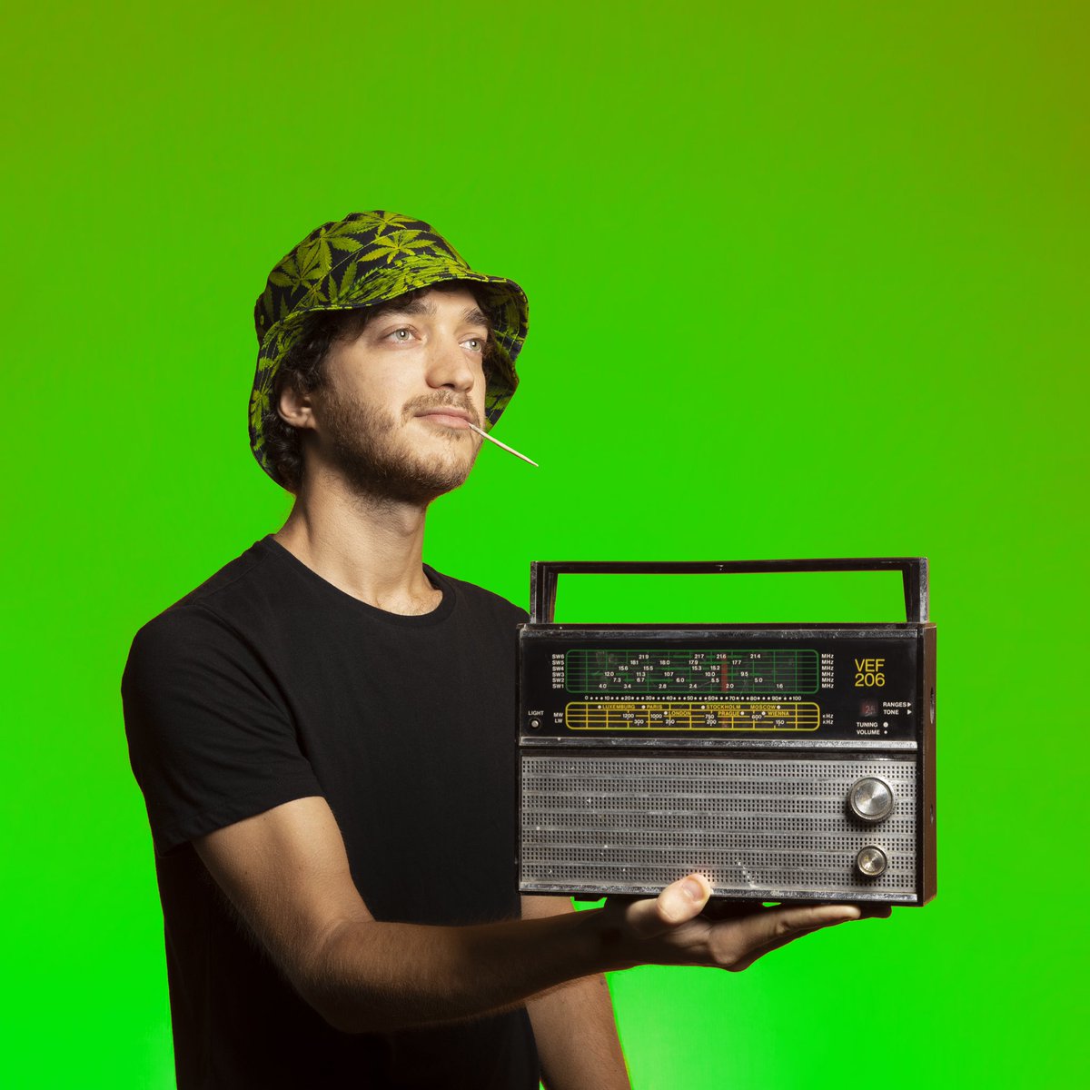 <a href="/Albertorambaudi/">A𝖑𝖇𝖊𝖗𝖙𝖔 R𝖆𝖒𝖇𝖆𝖚𝖉𝖎</a> an incredible collage artist and filmmaker.🎞️