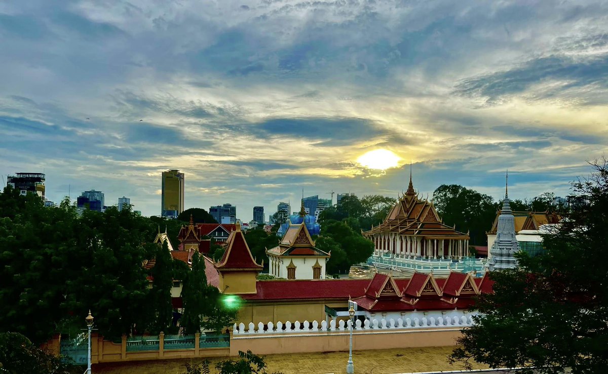 It's day 2 of our #EmeraldCruises Mekong Fam trip, and our fantastic agents and sales manager, William, are having a fabulous time on board Emerald Harmony.
This evening they'll enjoy our Phnom Penh by City Lights tour and visit a distillery for a tour &amp; tasting. #EmeraldMOMENTS