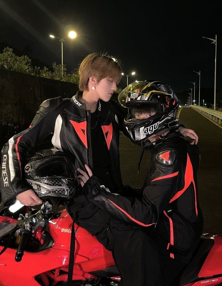 ⠀

    happy birthday and happy 1st anniversary, my angel. i love you.  
⠀⠀