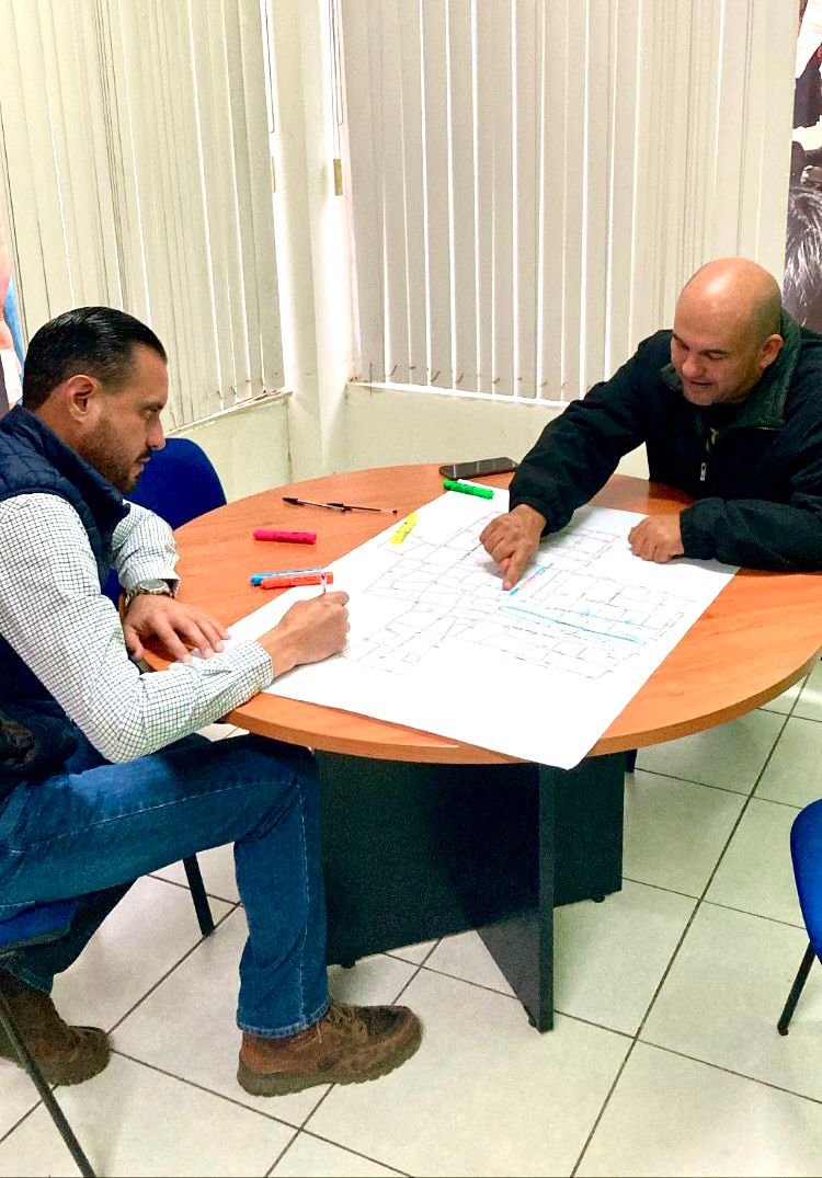 srsaade's tweet photo. Esta mañana me reuní con Eduardo Morelos, Director de Comercio Municipal, dando seguimiento al programa de parquímetros para el Centro Histórico de Saltillo. 
.
.
.
#CentroHistórico #Saltillo #Coahuila #México https://t.co/64l1Ubw6ga