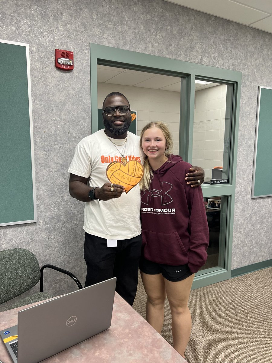 macielayne23's tweet photo. Thank you Mr.McCormick for being such a big impact on my life! You always make me smile and thank you for just always being here to talk #LonghornImpact @holcombvbsb https://t.co/Cq1HNUZVq7