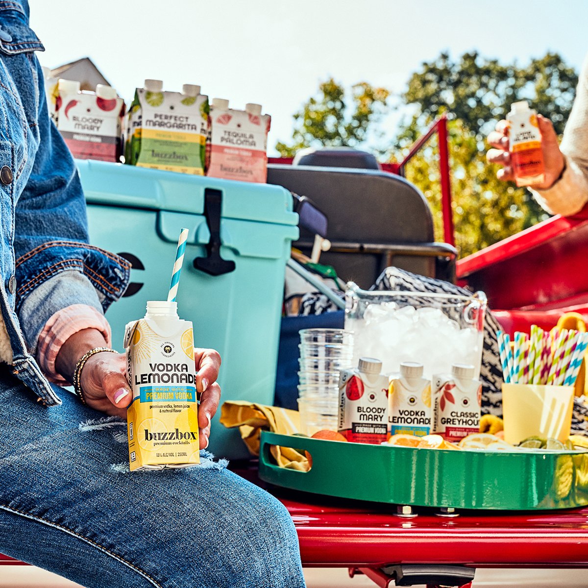 buzzbox's tweet photo. Distilled six times and carbon filtered for ultimate purity. 👌 Kick back with buzzbox premium cocktails on this #NationalVodkaDay.
What's your vodka-based cocktail of choice?
🍋 Vodka Lemonade
🍅 Bloody Mary
🍸️ Classic Cosmo
🍊 Classic Greyhound
#buzzbox https://t.co/h1r79e4NSl