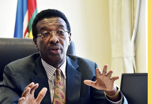 mwebembezi_fred's tweet photo. There are no human rights violations in Uganda, says Minister Jim Muhwezi.whats ur say? @VoiceofToro @UgandaMediaCent @NRMOnline follow #kitimoto prog every Friday @10pm-1am for more updates.his statement come shortly after Minister Maj. Gen. Kahinda condemned unlawful arrests. https://t.co/BqlBC607sk