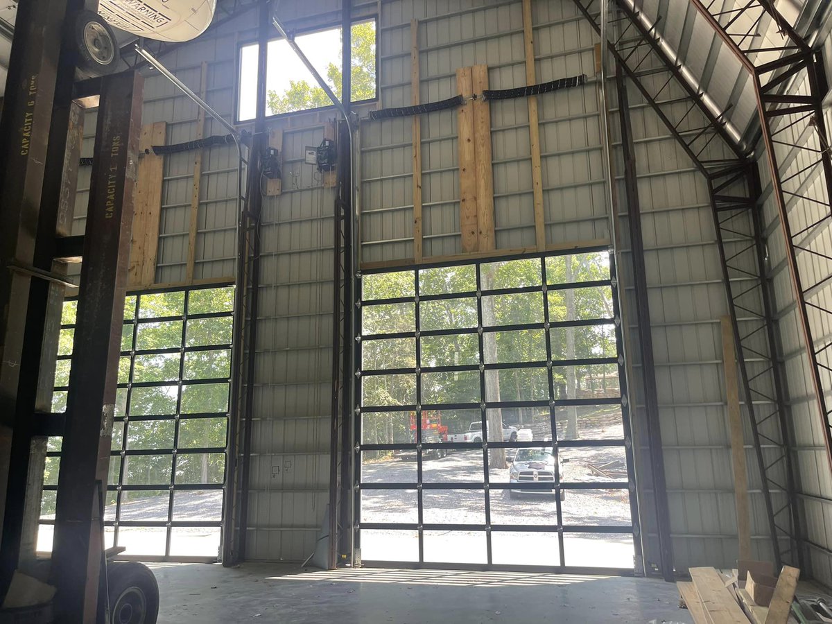 amarrgaragedoor's tweet photo. Of course we can install MASSIVE glass garage doors! Just look and see! Amarr has garage doors to fit just about any opening you can envision. Explore our glass garage door options - https://t.co/p20H859kSo
#amarr #glassgaragedoors #aluminumgaragedoors #massivegaragedoors https://t.co/NKOIItQW3g