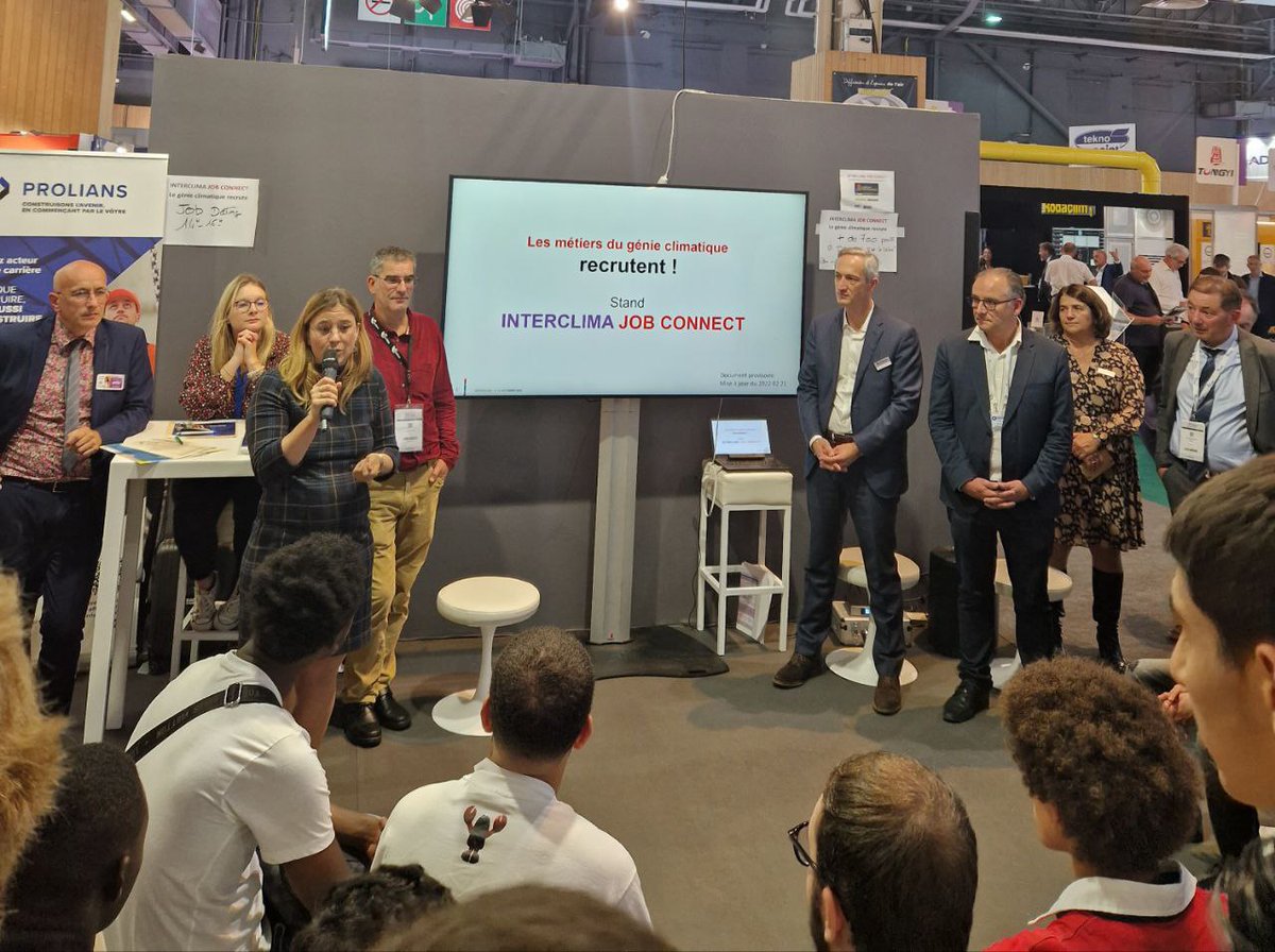 M_MeynierM's tweet photo. Attachée aux enjeux de la #formation aux métiers du génie climatique, je suis intervenue sur le Stand #Interclima #JobConnect pour partager ma vision sur ce sujet. 
J'ai aussi eu le plaisir de récompenser les lauréats du #PrixRaspail une 1ere édition réussie. https://t.co/FWXoozwlUz