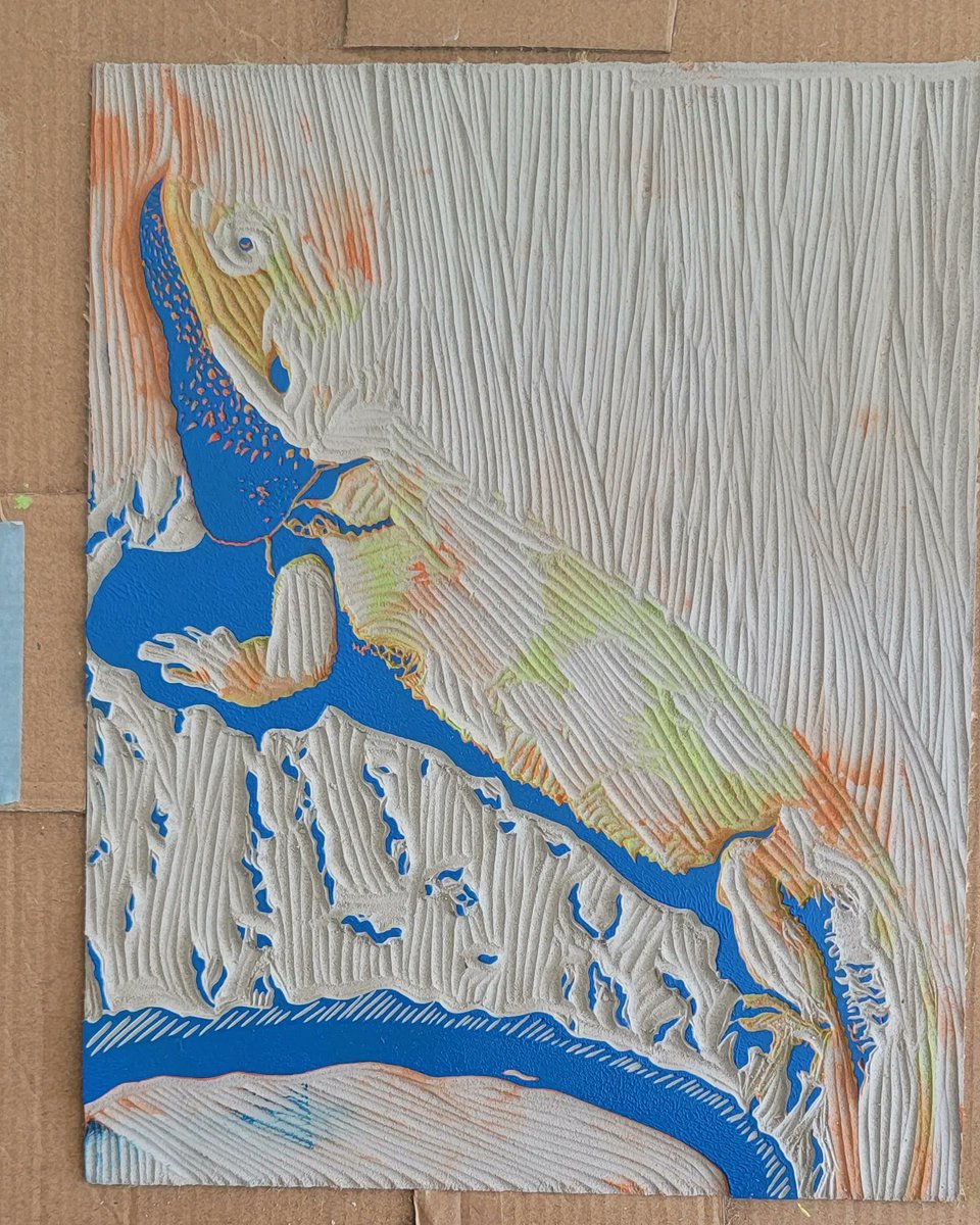 SeeSidStamp's tweet photo. Bunji the bearded dragon all finished up! What an amazing commission, I'm so glad I got the opportunity to try something new!
#printmaking #petportrait https://t.co/zPNVmwhJcB