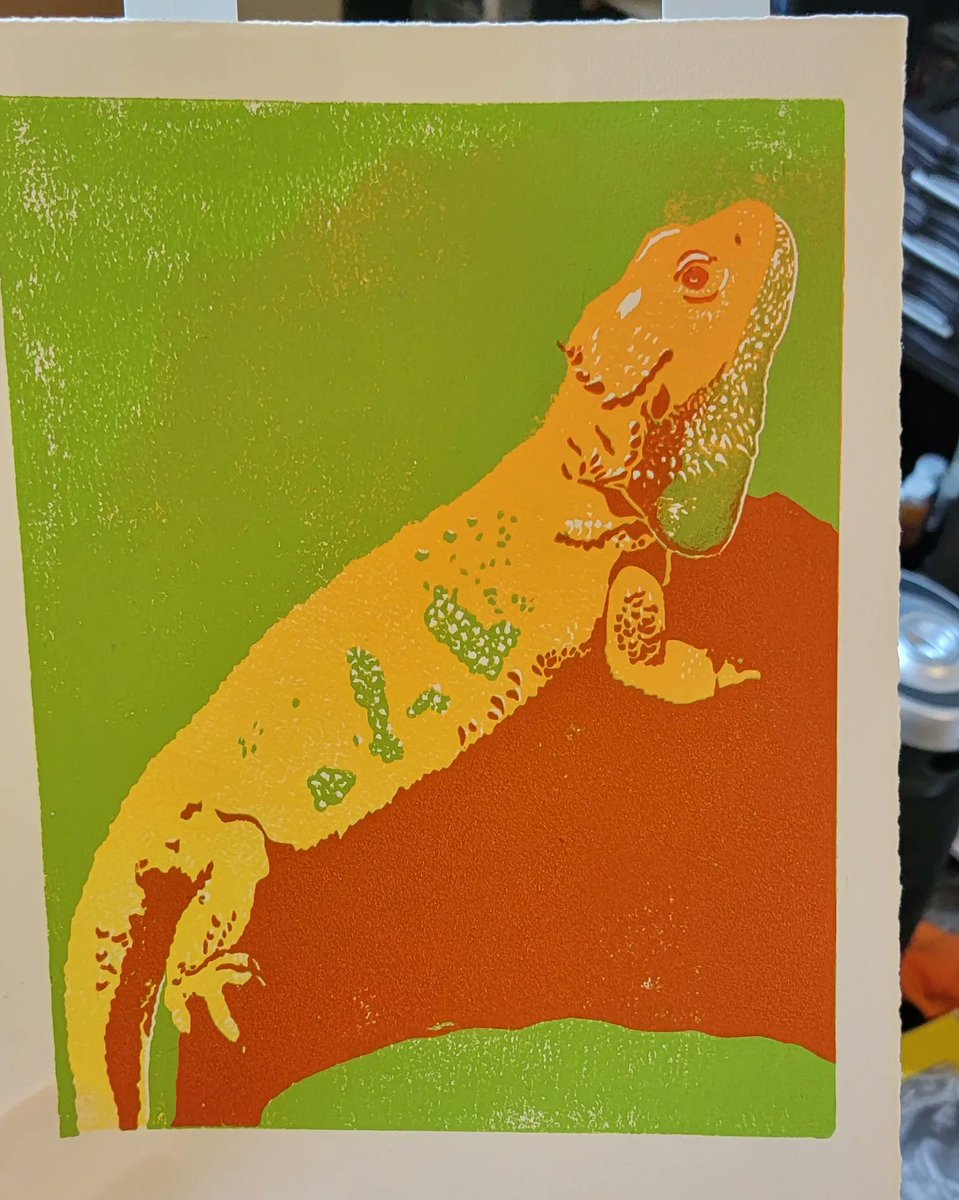 SeeSidStamp's tweet photo. Bunji the bearded dragon all finished up! What an amazing commission, I'm so glad I got the opportunity to try something new!
#printmaking #petportrait https://t.co/zPNVmwhJcB