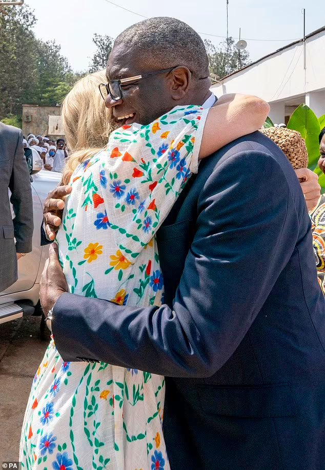 Canellelabelle's tweet photo. Those pictures!! THOSE are what royal tours are all about! celebrating our our Unity in spite of our Diversity❤️😍 I love Sophie🥰 Brilliant! https://t.co/RZwzHVnK5F