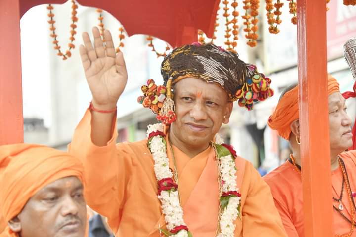vijaysinghmau's tweet photo. आज विजयादशमी के अवसर पर Gorakhnath Mandir से अधर्म, असत्य व अत्याचार पर धर्म, सत्य व न्याय की विजय का उद्घोष करती भव्य शोभायात्रा निकाली गई।

शोभायात्रा के पश्चात रामलीला मैदान में मर्यादा पुरुषोत्तम भगवान श्री राम व माता जानकी के प्रतीक स्वरूपों का तिलक-वंदन कर उनका अभिषेक किया https://t.co/CLZg0GtQeS