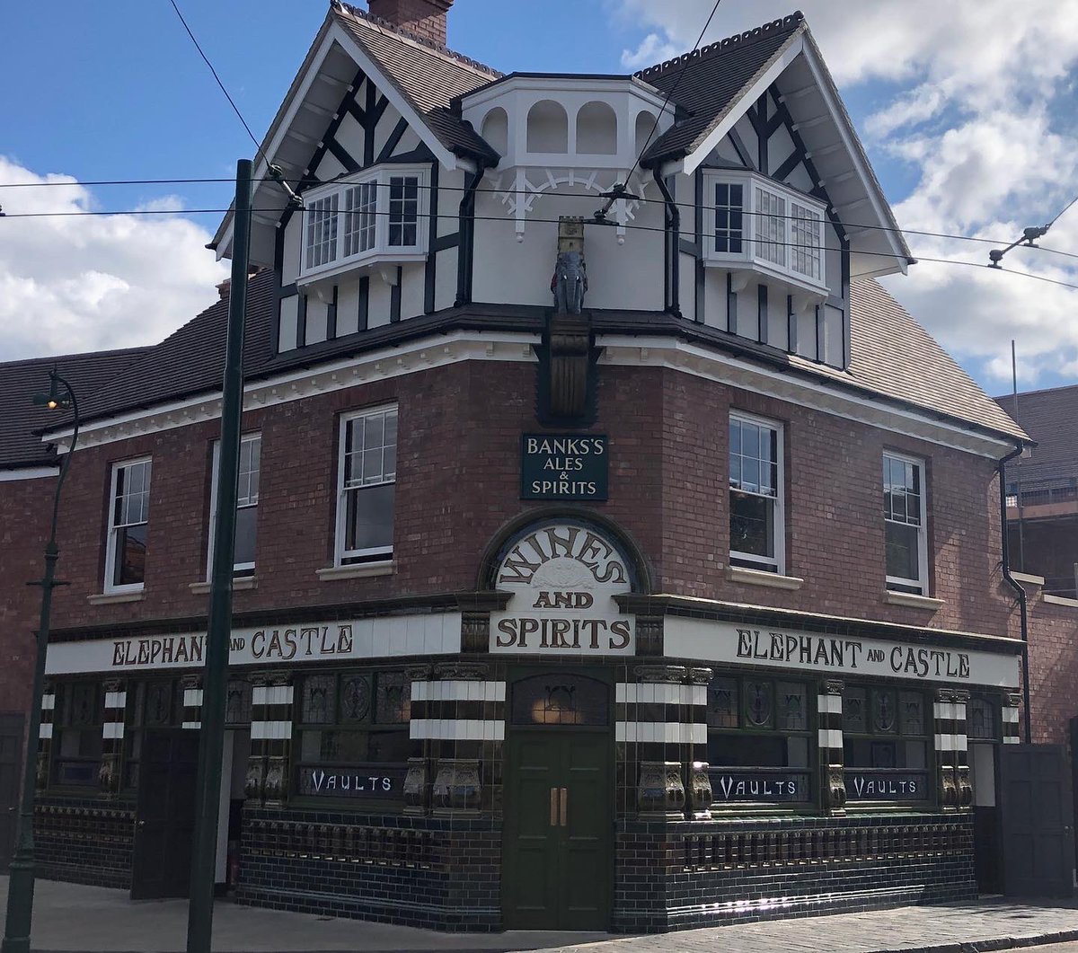 CDJackfield's tweet photo. The @BCLivingMuseum recreation of Elephant & Castle, an iconic Edwardian pub demolished 21 years ago, is now open to the public. Completely built from scratch, featuring handmade tiles produced at our 150-year old factory.
#handmadetiles #pubtiles #pubdesign #tilesontuesday https://t.co/VBrBXNdJNB