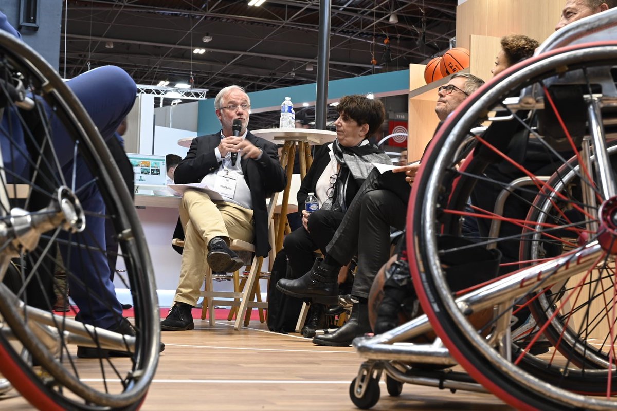 capeb_fr's tweet photo. #Batimat2022 🔙 Retour sur la conférence "Penser l'#accessibilité des #bâtiments avec les artisans" en présence de Guislaine Westelynck de la @FFHandisport, @reponcapeb, @dejoie22, Guy Tisserant et @sofyanemehiaoui.
+ d'infos 👉 https://t.co/p9kpzSYfqm https://t.co/3D6syIasqk