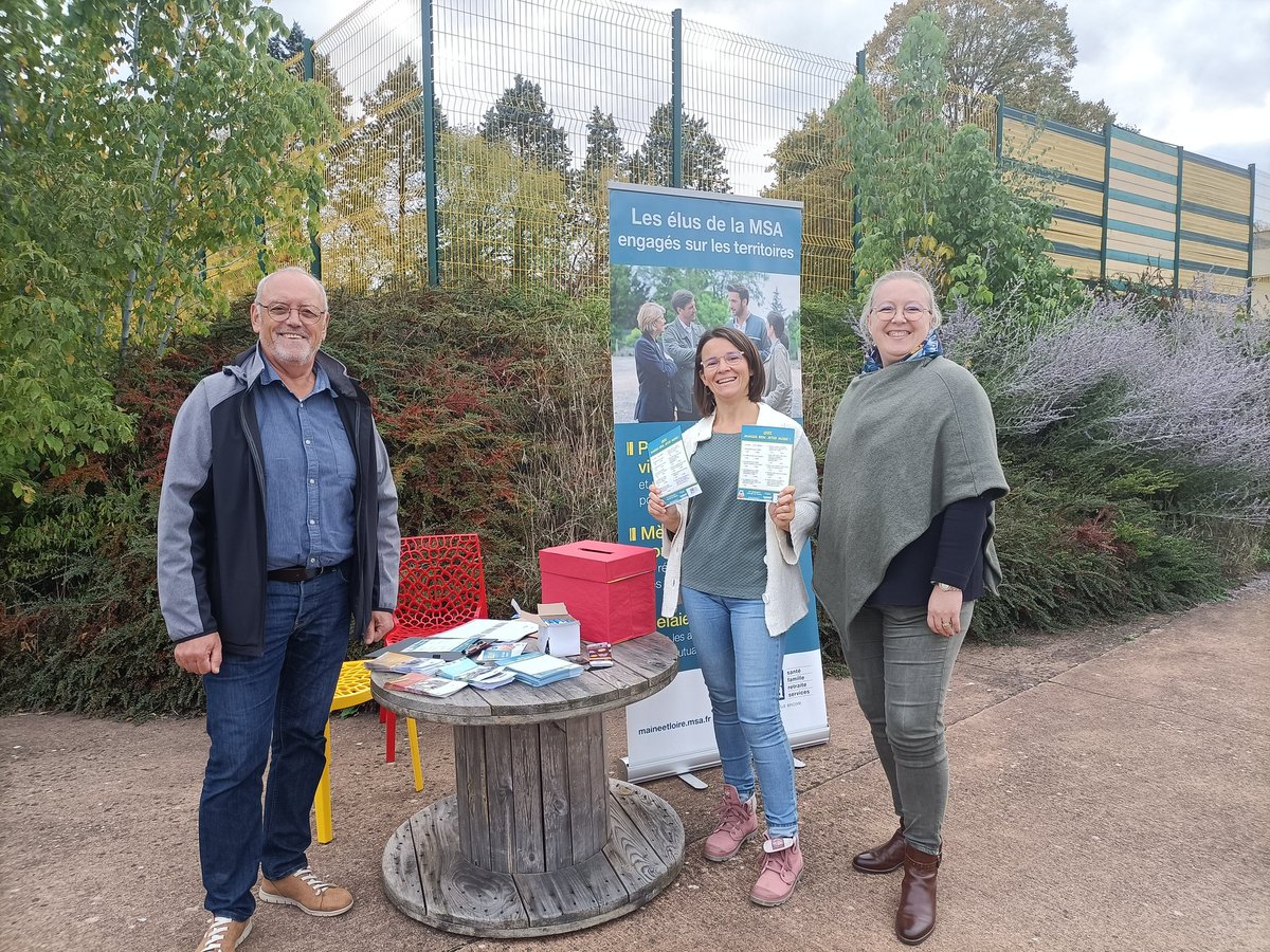 GUILBAUDCath's tweet photo. Aude, Christian et Patricia, 
Nous sommes opérationnels pour accueillir les habitants, manger bien et jeter moins #ElusMSAenaction 
@msa49actu https://t.co/00jztcpAYY