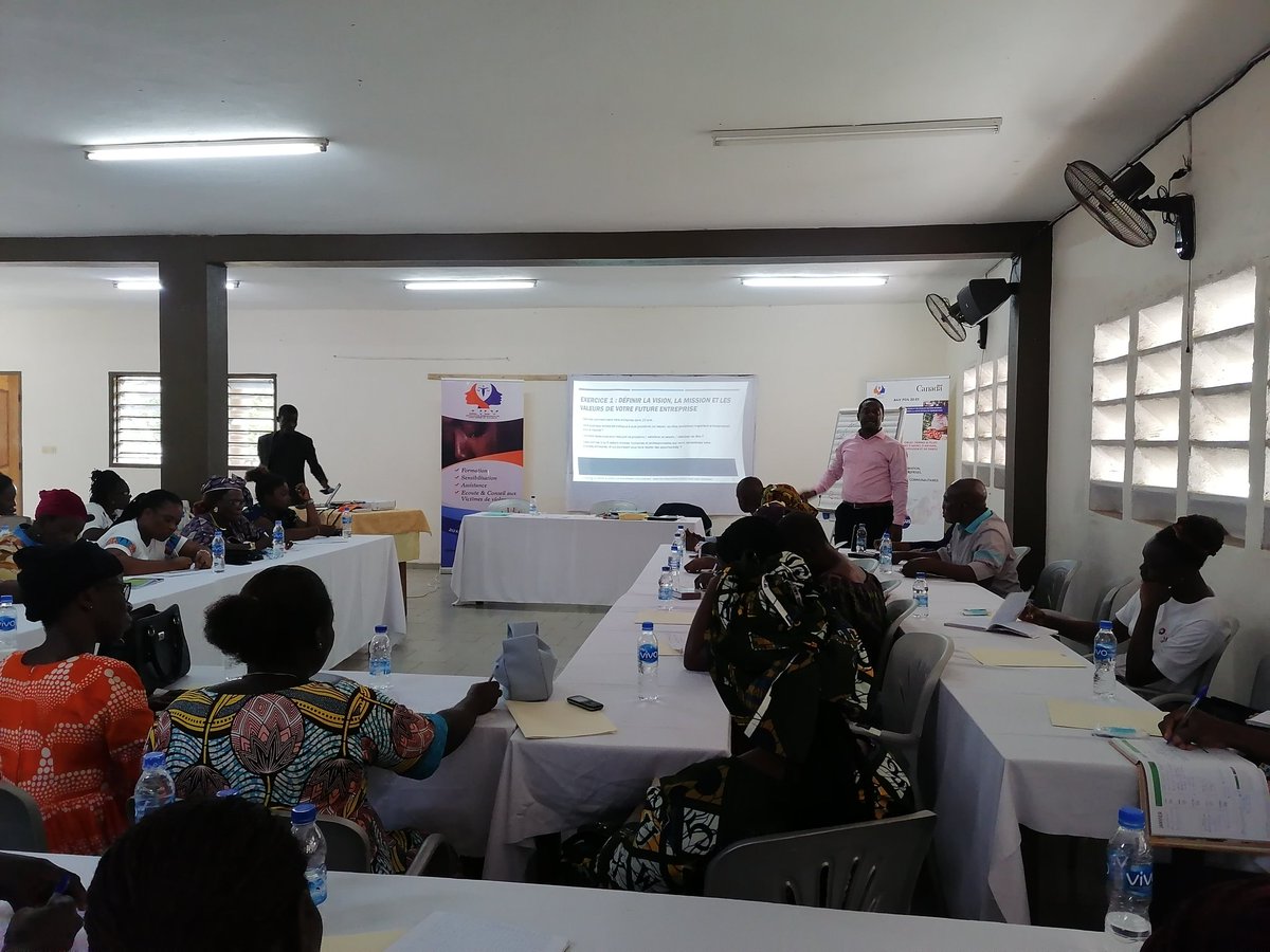 AILV1's tweet photo. Projet Ailv-FCIL 22-23,
Atelier de formation des femmes et des filles à la création d'entreprise Module 2:Definir la vision, la mission et les valeurs de son entreprise
Par M Yann-Patrick Konan, consultant, directeur du Cabinet Impact Croissance
@AILV1
@AmbCanCI https://t.co/u1diqkwyYB