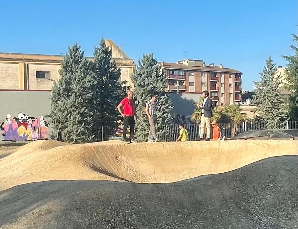 AytoMonzon's tweet image. 🚴‍♂️EL PUMPTRACK ESTARÁ CONCLUIDO EN NOVIEMBRE.

🔟Uno de los circuitos mejores de Aragón por su versatilidad.

🗣Espacio para la práctica deportiva tanto lúdica como de competición para todas las edades.

#pumptracks #monzón #bikers