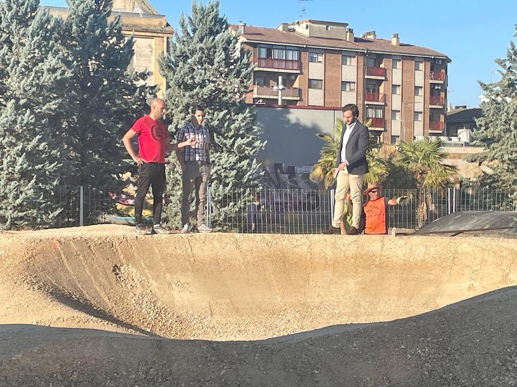 AytoMonzon's tweet image. 🚴‍♂️EL PUMPTRACK ESTARÁ CONCLUIDO EN NOVIEMBRE.

🔟Uno de los circuitos mejores de Aragón por su versatilidad.

🗣Espacio para la práctica deportiva tanto lúdica como de competición para todas las edades.

#pumptracks #monzón #bikers