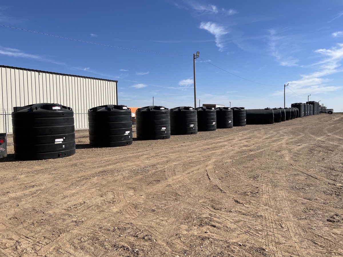 Enduraplas's tweet photo. Livingston Machinery is ready and lined up at their new location in Liberal, KS.
#ag #engineeredforendurance #enduraplas #harvest #harvest2022 #agriculture #farm #farming https://t.co/RIVzOtGRK6
