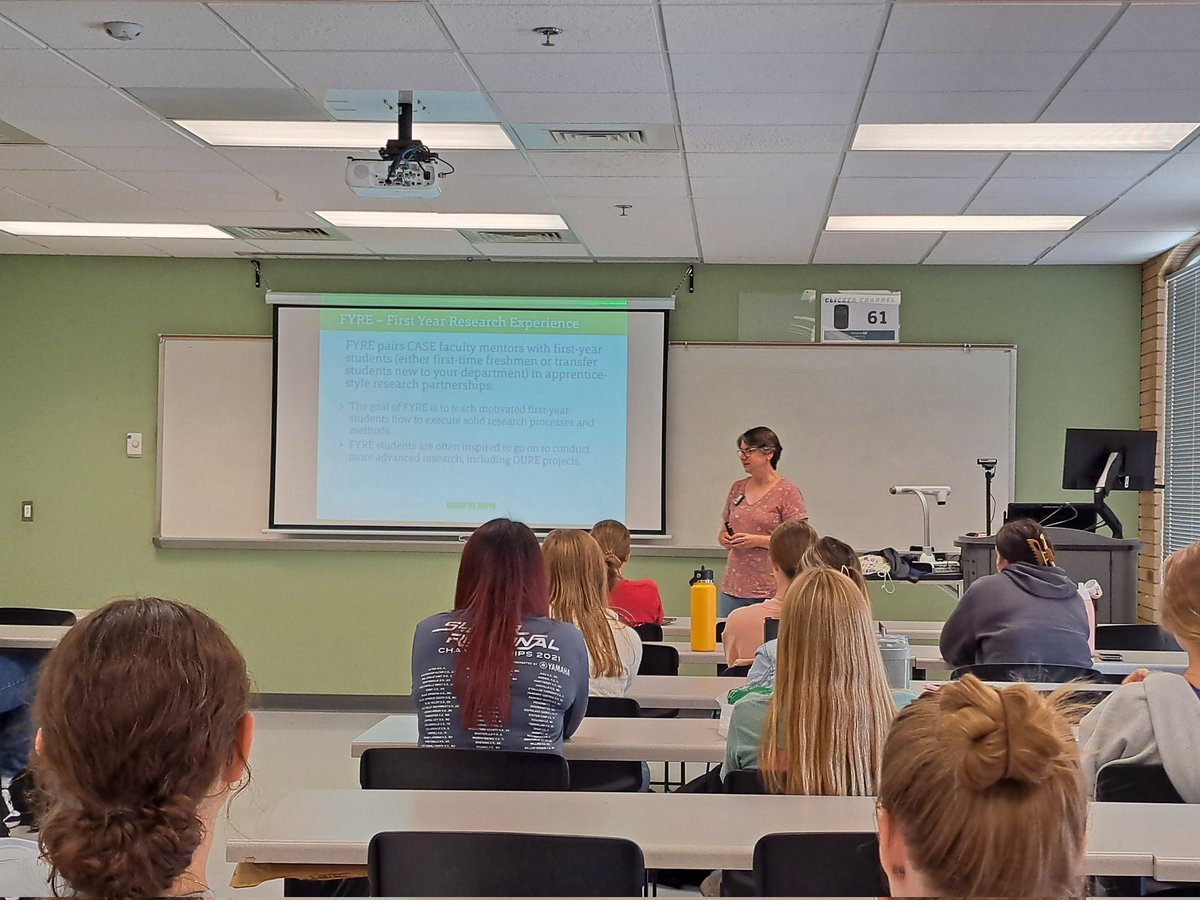 GermJuggler's tweet photo. Thanks to @MelanieRMormile for talking to #BioSci1201 #FirstYearSeminar about the @sandtcase #FirstYearResearchExperience program. @MissouriSandT research is on #FYRE https://t.co/Gs4lYYLwLb