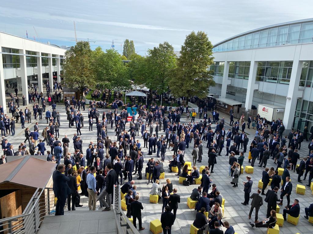 Day 1 of #EXPOREAL 2022 is coming to an end. The kick-off offered exhibitors and visitors a varied program with fresh impulses on industry topics, interesting tours, inspiring exhibitors and the diverse opportunity for new business and networking.
#realestate #property