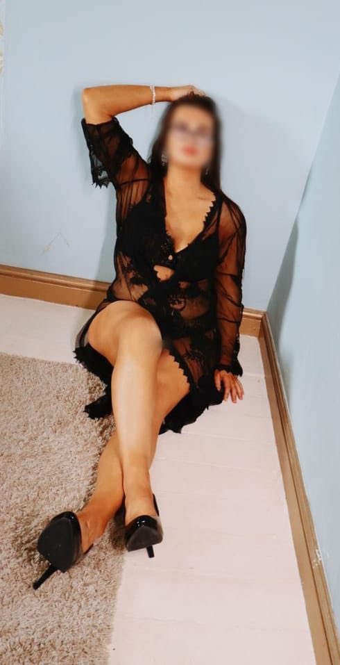 CardiffEscortsA's tweet photo. How much are we spoiling you all today. Meet the newest member of our team...This is Holly. She will be available for outcalls in #Chester from Friday. Tours for #SouthWales are being planned. Use that free hand to 📞 07730 532328 https://t.co/tnc5a38I7G #new #dinnerdate #curvy https://t.co/aCCPmvkE3r