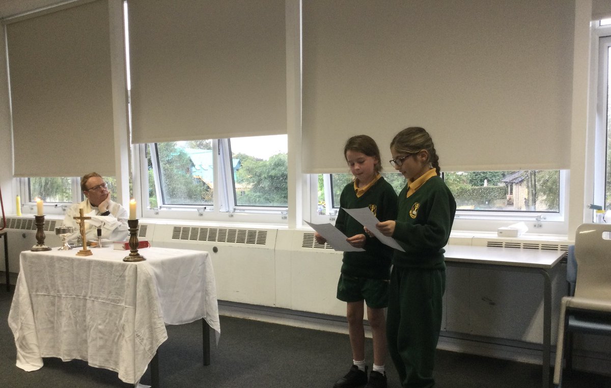 StDominicPS's tweet photo. Wonderful class mass in P6/7 today on the feast of St.Francis of Assisi. Thank you to Canon Tom and the parents who came along. https://t.co/iLjqMAFtVK