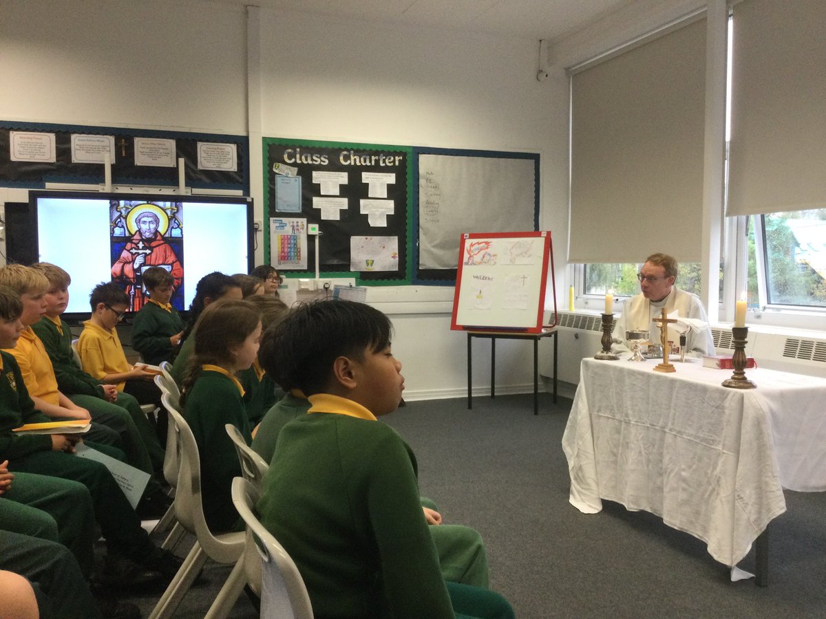 StDominicPS's tweet photo. Wonderful class mass in P6/7 today on the feast of St.Francis of Assisi. Thank you to Canon Tom and the parents who came along. https://t.co/iLjqMAFtVK