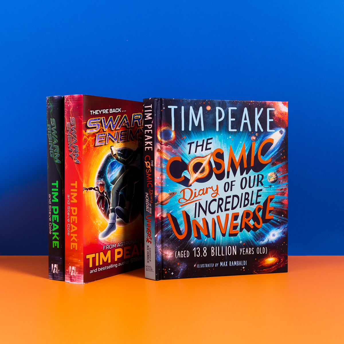 HachetteSchools's tweet image. To celebrate #SpaceWeek, we&apos;re giving away a CLASSROOM PACK of resources for Tim Peake&apos;s epic books, perfect for KS2! Including...

🪐 30 copies of Swarm Rising
🪐 30 samplers of Cosmic Diary
🪐 Classroom display

To enter simply retweet this! Closes Monday #competition #giveaway
