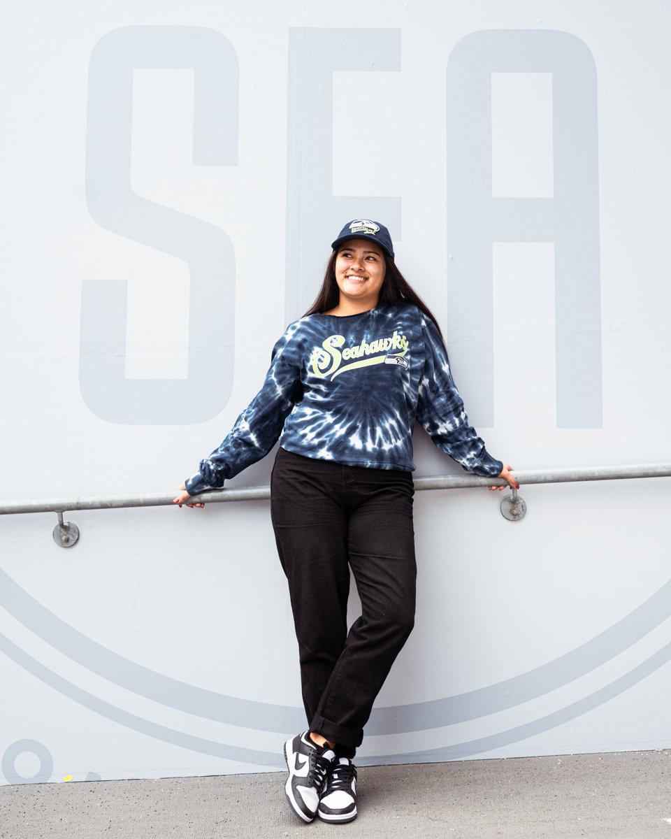 SeahawksProShop's tweet photo. On Tuesdays, we wear tie-die. 🤩 Shop now and don't miss out!
#SeahawksStyle x #GoHawks https://t.co/NxXg9C5XLA