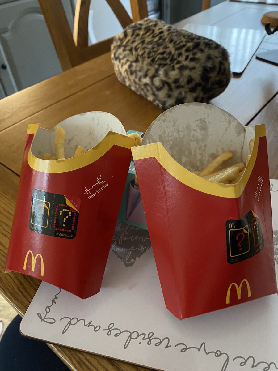 dxbmaggies's tweet photo. @McDonalds does this look like 2 large fries? https://t.co/WAXSvWTwYt