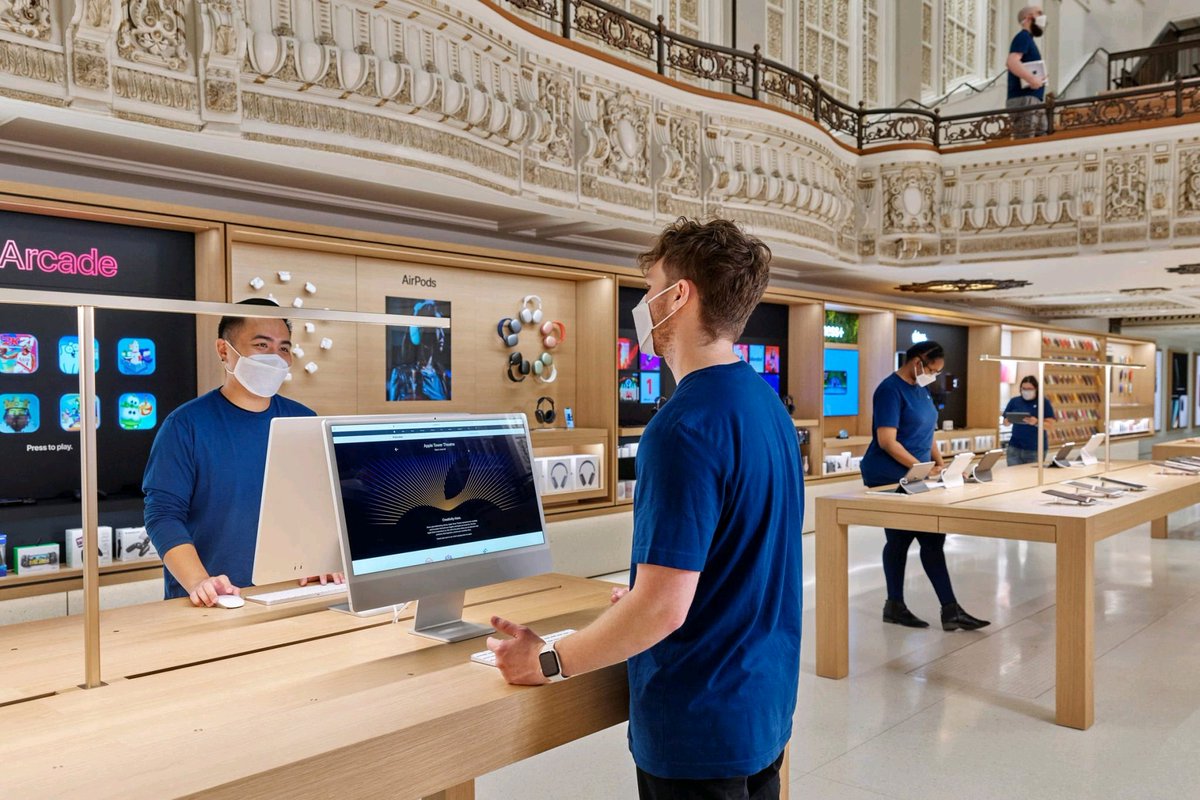 cppluxury's tweet photo. Apple opens spectacular new store in Los Angeles at a 1920 abandoned theatre - superbly restored 

#Apple #AppleStore #AppleLA #LosAngeles #LA #retail @Apple https://t.co/ka3rZBRTZp