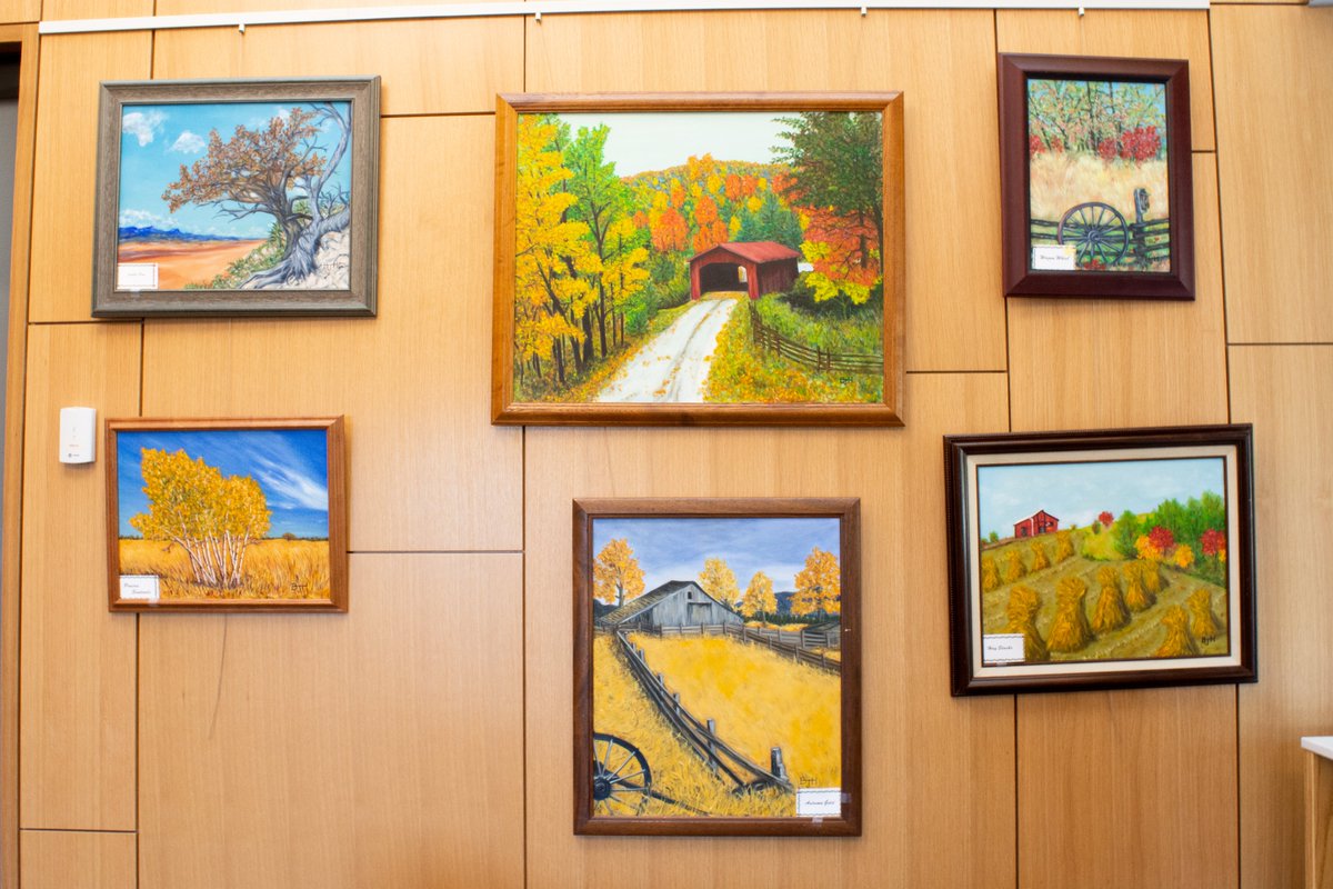 PHLibrary's tweet photo. Stop by and be mesmerized by the incredible paintings we have on display this month ๐จ Created by the very talented artist Brian J. Halpin
#PHPL #Library #Art #Exhibit #Talented #Paintings #SupportingOurLocalArtist https://t.co/bB3jL9HkAI