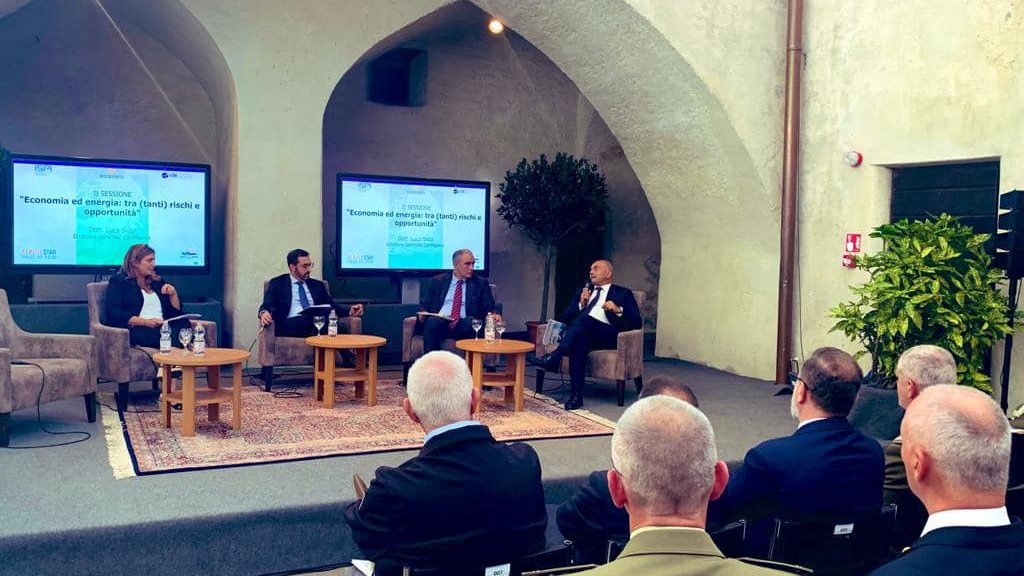 gianlucarizzo46's tweet photo. Si concludono due giorni in #AltoAdige dedicati all'#Artico come grande risorsa strategico-militare e oggi all'esercitazione #Vertigo rientrante nell'attività addestrativa #AlpineStar accanto alle #truppe alpine, risorsa importantissima per il sistema di sicurezza nazionale. https://t.co/8ATU64Ql27