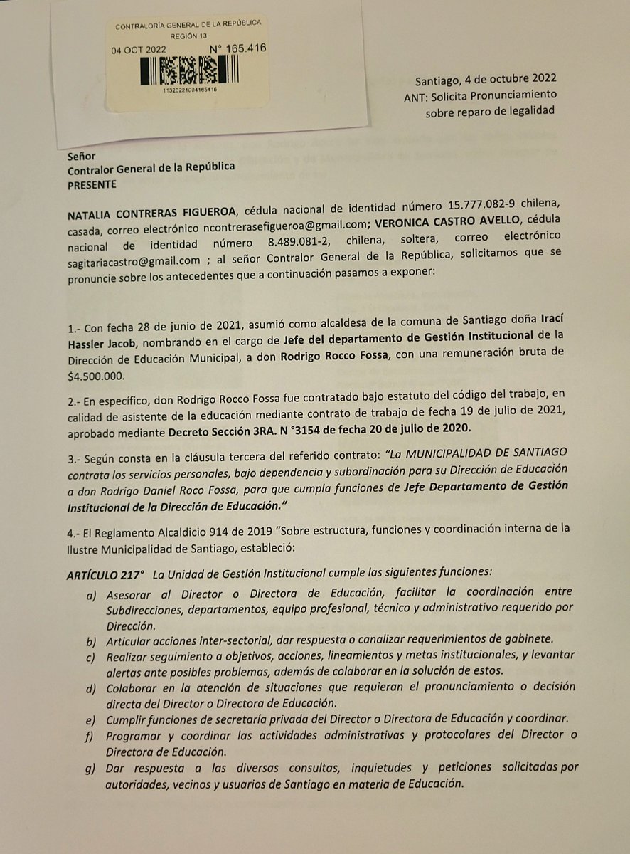 Hoy con la ex concejala Veronica Castro y la Directora del Dario Salas en <a href="/Contraloriacl/">Contraloría</a> solicitando Pronunciamiento por irregularidad en <a href="/Muni_Stgo/">Santiago</a> Qué hace <a href="/RodrigoRocoF/">Rodrigo Roco Fossa🌳🌳🎶🌈🇨🇱🌳🌳</a> utilizando el cargo de director de educacion ganando 4.500.000 si su contrato es por asistente?
