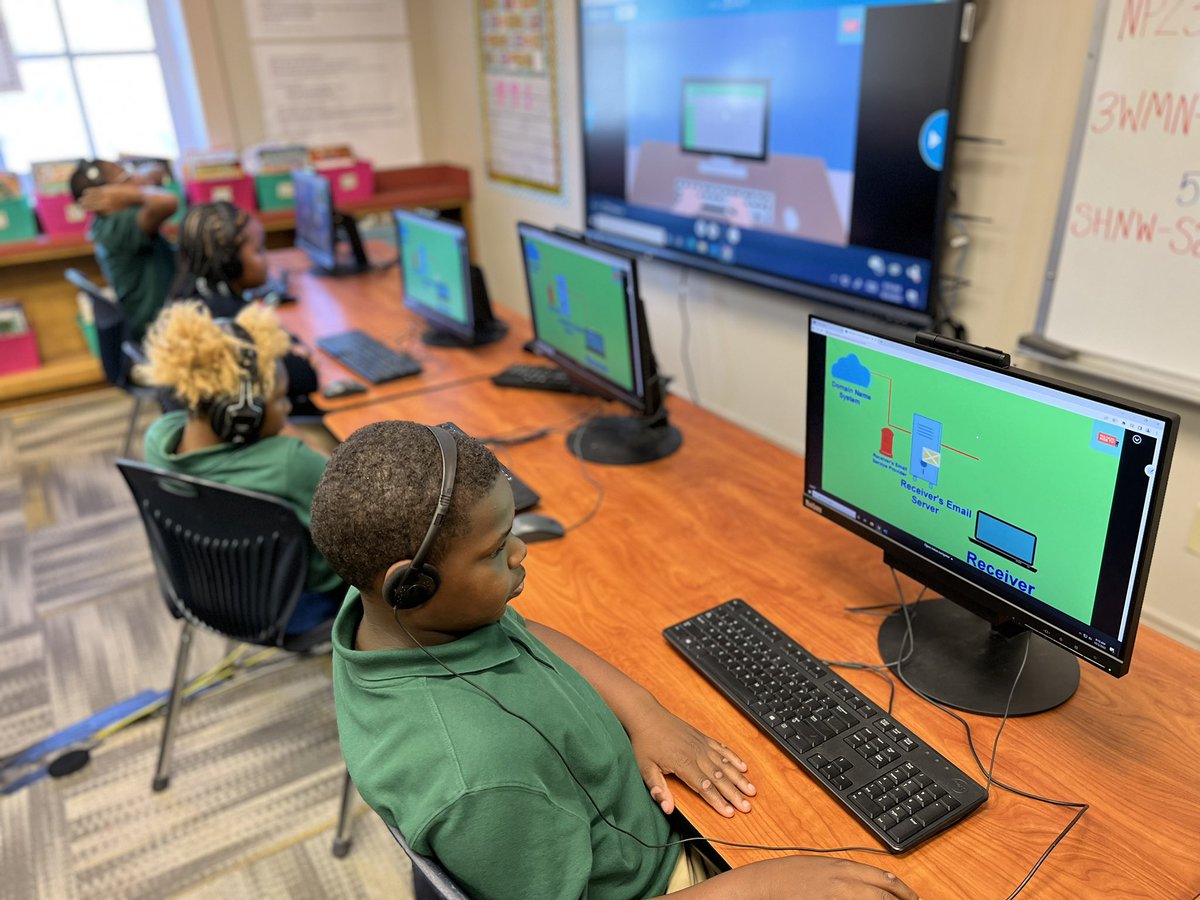 Denson_LES's tweet photo. 5th grade students are learning about email etiquette using Nearpod in Technology Class. https://t.co/SepmtDojTP