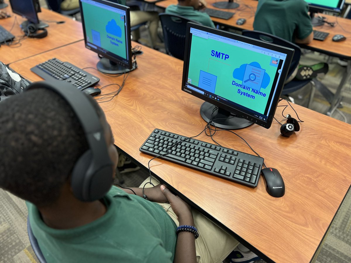 Denson_LES's tweet photo. 5th grade students are learning about email etiquette using Nearpod in Technology Class. https://t.co/SepmtDojTP
