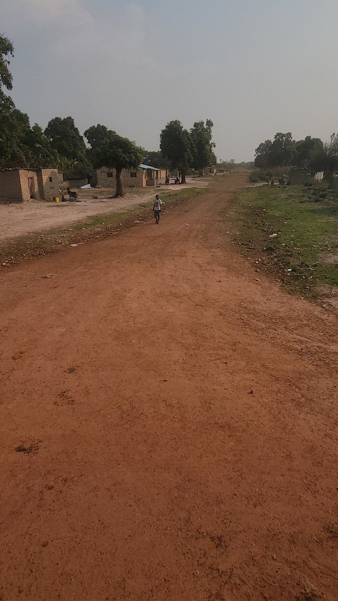 KimKimuntu's tweet photo. Village #Kangeya! Cette route mène vers la #Zambie,à 40 Km https://t.co/G3S3ke8sr0