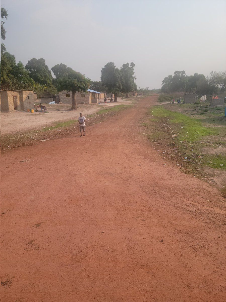 KimKimuntu's tweet photo. Village #Kangeya! Cette route mène vers la #Zambie,à 40 Km https://t.co/G3S3ke8sr0
