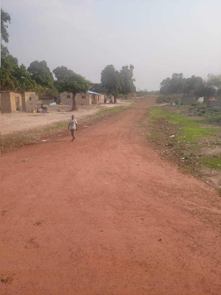 KimKimuntu's tweet photo. Village #Kangeya! Cette route mène vers la #Zambie,à 40 Km https://t.co/G3S3ke8sr0