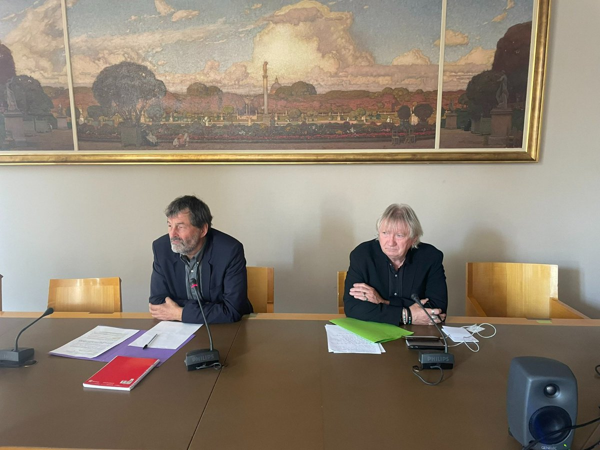 A l'initiative du <a href="/Senateur_Salmon/">Daniel Salmon</a>, les #coopératives forestières <a href="/UCFFcoop/">UCFF - Les Coopératives Forestières 🇫🇷</a> ont échangé avec le groupe <a href="/ecologistesenat/">Sénateurs & Sénatrices Écologistes</a> et <a href="/Canopee_asso/">Canopée Forêts Vivantes</a> au #Sénat. De l'importance du dialogue démocratique sur les enjeux de gestion des #forêts pour concilier #biodiversité &amp; production de #bois 🇨🇵