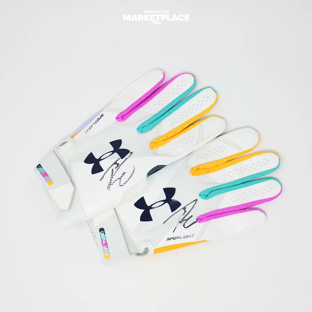 BroncosOffField's tweet image. This month @Broncos Marketplace features #CrucialCatch themed auction items in honor of the NFL initiative which aims to help more people catch cancer early. 

5️⃣ new items are up at dbron.co/marketplace‼️