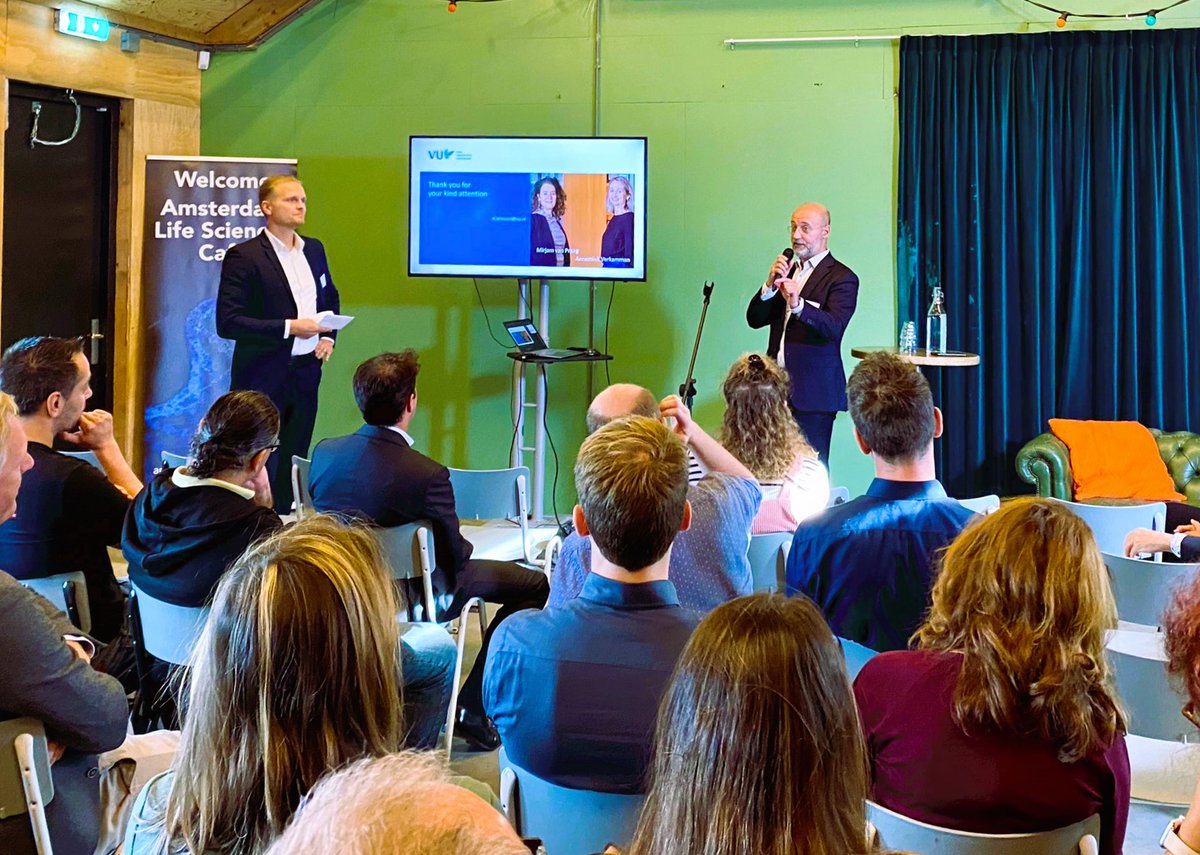 smarthealthams's tweet photo. ๐ It was an inspiring afternoon! Thanks to the speakers Davide Iannuzzi and Oscar Izeboud, Frank van de Manakker and @gRttwit @EY_Health, @AmEcBoard e.o. See you at the next LSH Cafรฉ! #BiotechEdition https://t.co/lHCukwyJ9z