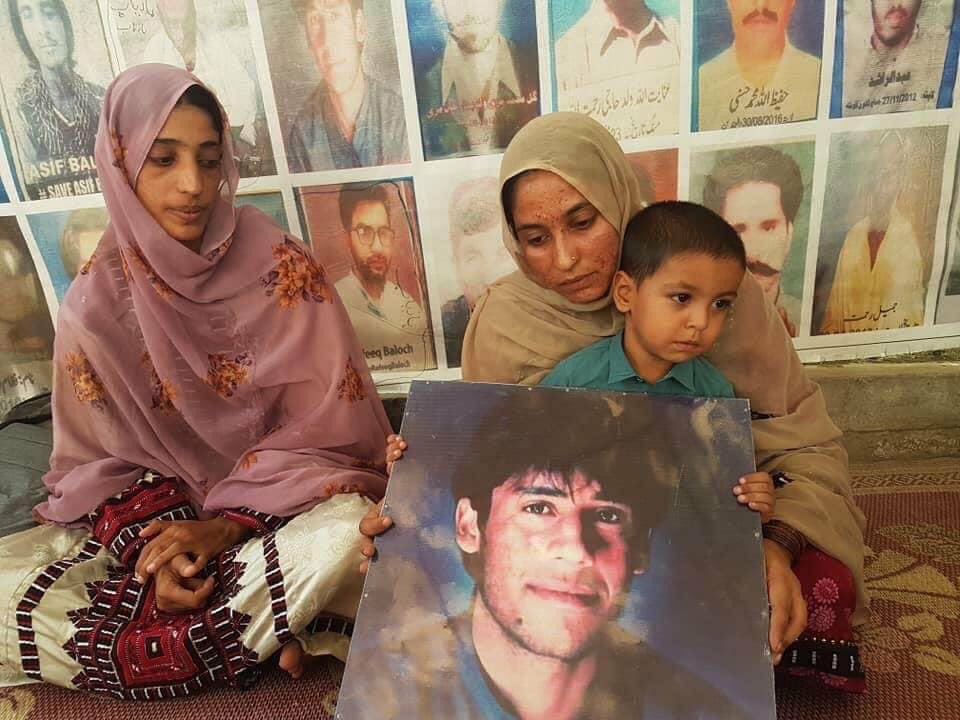 MahrangBaloch_'s tweet photo. Seema &amp; Zarina have been fighting a historic struggle for the safe recovery of Shabir Baloch. It is not just a story of six years but a story of pain that cannot be described in words.
Raise your voice for Shabir and support Seema &amp; Zareena in this struggle.
#SaveShabirBaloch https://t.co/cvGSUefTPq