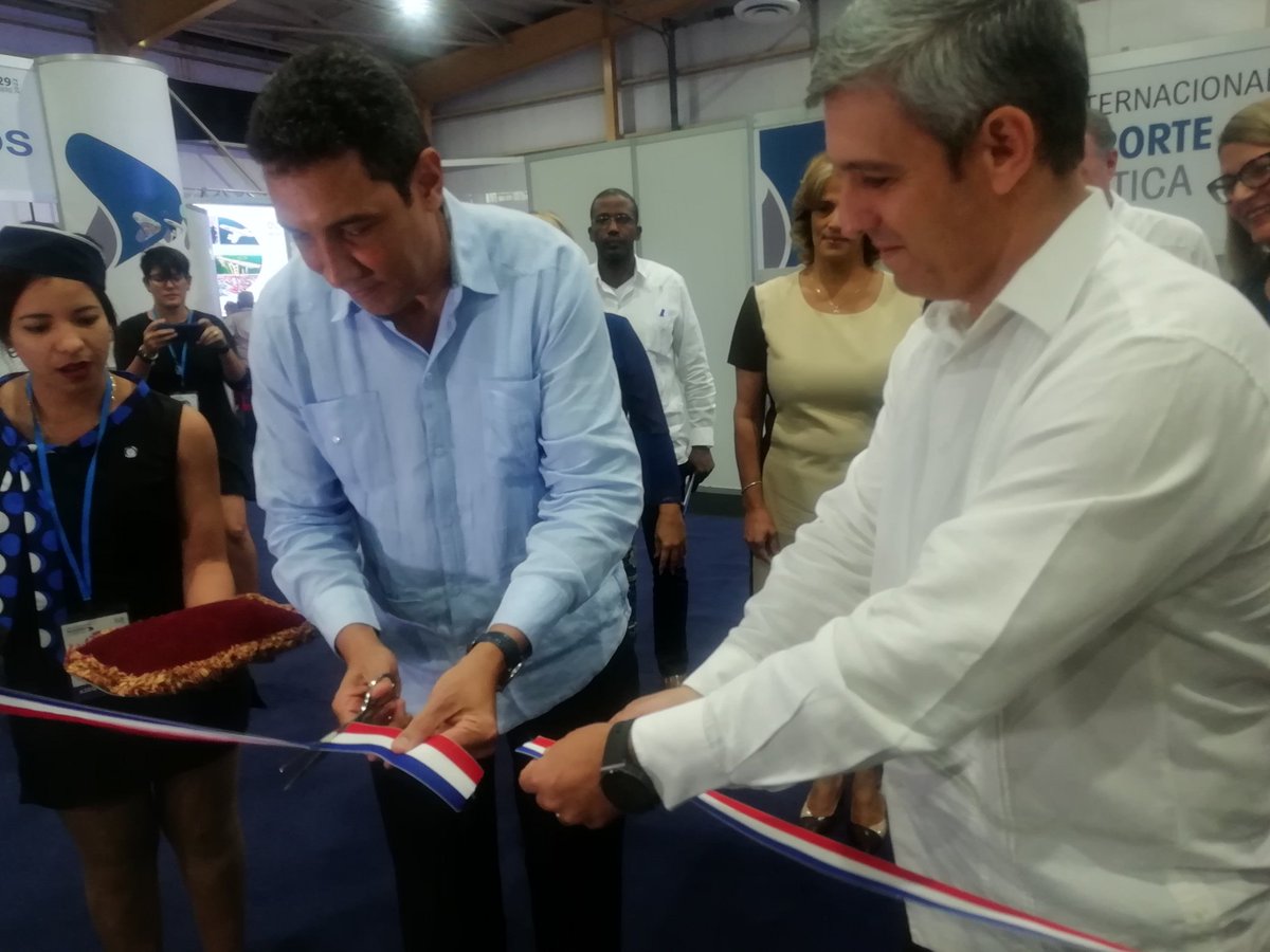 MitransCuba's tweet photo. Este martes quedó inaugurada la Feria Internacional de Transporte y Logística #FITL2022, que sesionará del 4 al 6 de este mes, con la participación de una decena de países. Presidieron el inicio de esta cita comercial @JorgeLuisPerd20 @E_RdgzDavila @BetsyDazVelzqu2 @JuannCarlosGG https://t.co/oSN4L8XWjA