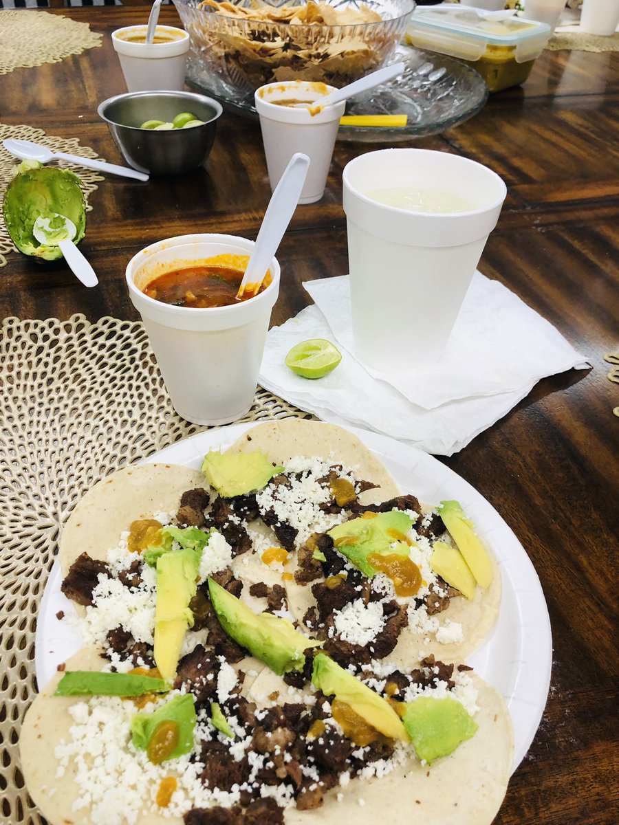 LYEvhernandez's tweet photo. Taco Tuesday served up by our beautiful @Las_Yescas Admin and Support Staff! Thank you!! #lyepride #lyefamily 🌮🌮 https://t.co/gEntSYJ6zx