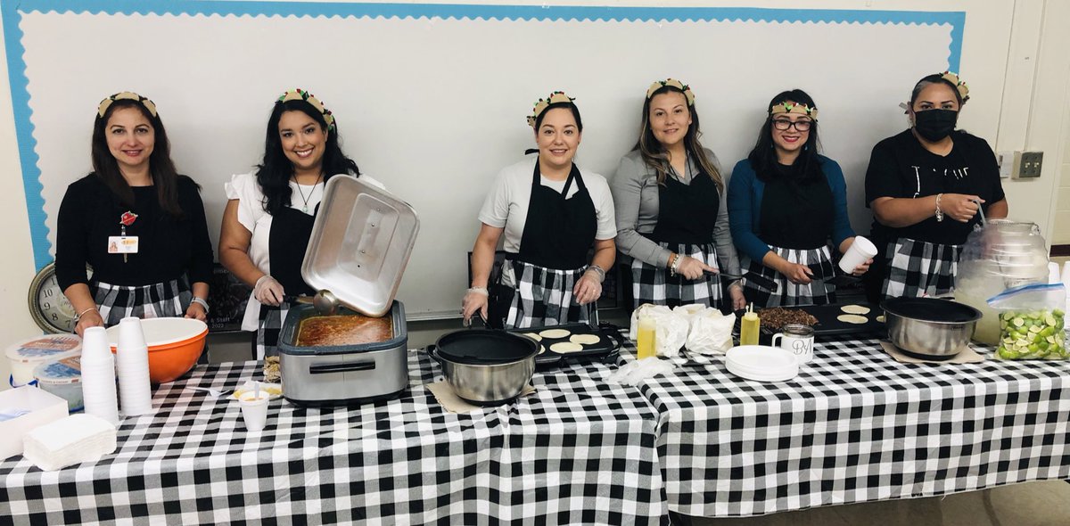 LYEvhernandez's tweet photo. Taco Tuesday served up by our beautiful @Las_Yescas Admin and Support Staff! Thank you!! #lyepride #lyefamily 🌮🌮 https://t.co/gEntSYJ6zx
