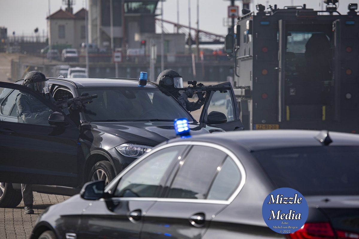mvbergen's tweet photo. Opnames #DSI promotiefilm bij sluis #IJmuiden #politie  (1/4) https://t.co/XVzfdnAjqi