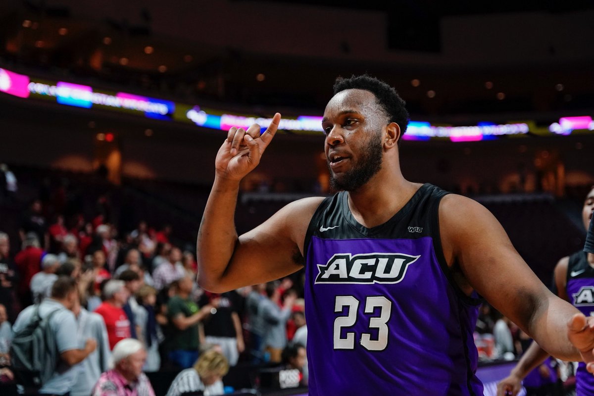 Happy Birthday to our favorite Power Forward/Tight End, ⁦⁦⁦⁦<a href="/lif3Airion/">Airion Simmons</a>! We hope you have a great day! 🎉🎂