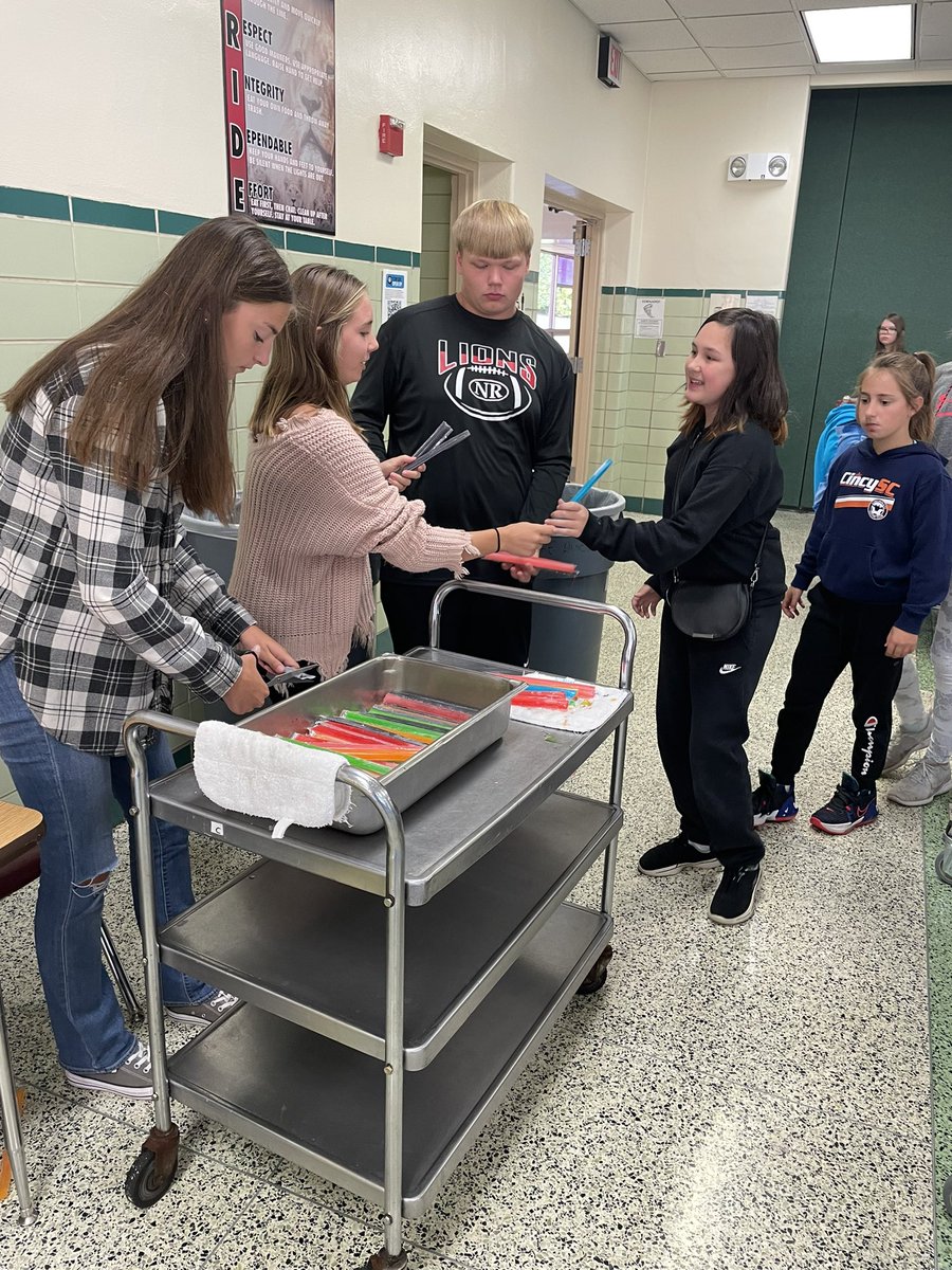 NRHSHOPE's tweet photo. @NREVSD @NewRichmondHS Hope Squad having popsicles with NRMS Students for National Bullying Prevention Month.”Stop Bullying and Bring Hope” #MentalHealthMatters https://t.co/comM28tiCh
