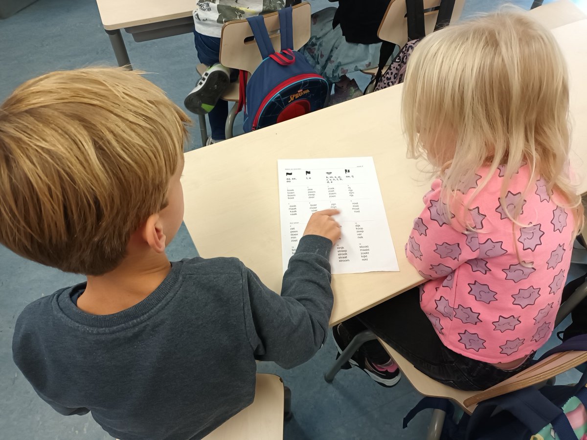 We zijn al weer een eind op weg om te leren lezen. In groep 3 lezen we veel in duo's. Dit goed aanleren kost tijd, maar levert uiteindelijk veel op. Hoe ben je een goed leesmaatje? We oefenen en reflecteren daar weer op. Een mooi proces!